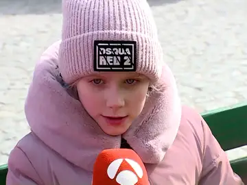 El testimonio de una niña tras huir de Ucrania: &quot;Cuándo íbamos en el coche vimos caer bombas y había tanques ardiendo&quot;