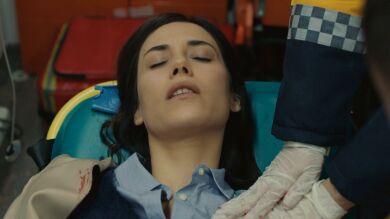 Esta noche en ‘Infiel’: Asya, en estado crítico tras recibir un disparo: ¿Se salvará? 