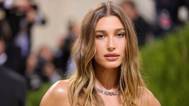 ¿Qué tiene el estilo de Hailey Bieber para que todas lo quieran copiar?