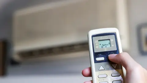 Un mando de aire acondicionado Un mando de aire acondicionado