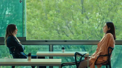 Asya se enfrenta a Derin: “Sé que tú planeaste tu propio secuestro, pero no te salió como querías” Asya ha descubierto que Derin planeó su secuestro y le hace una importante advertencia.