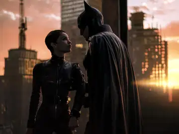 Escena de la película "The Batman" con Zoe Kravitz como Catwomen y Robert Pattinson como Batman Escena de la película "The Batman" con Zoe Kravitz como Catwomen y Robert Pattinson como Batman