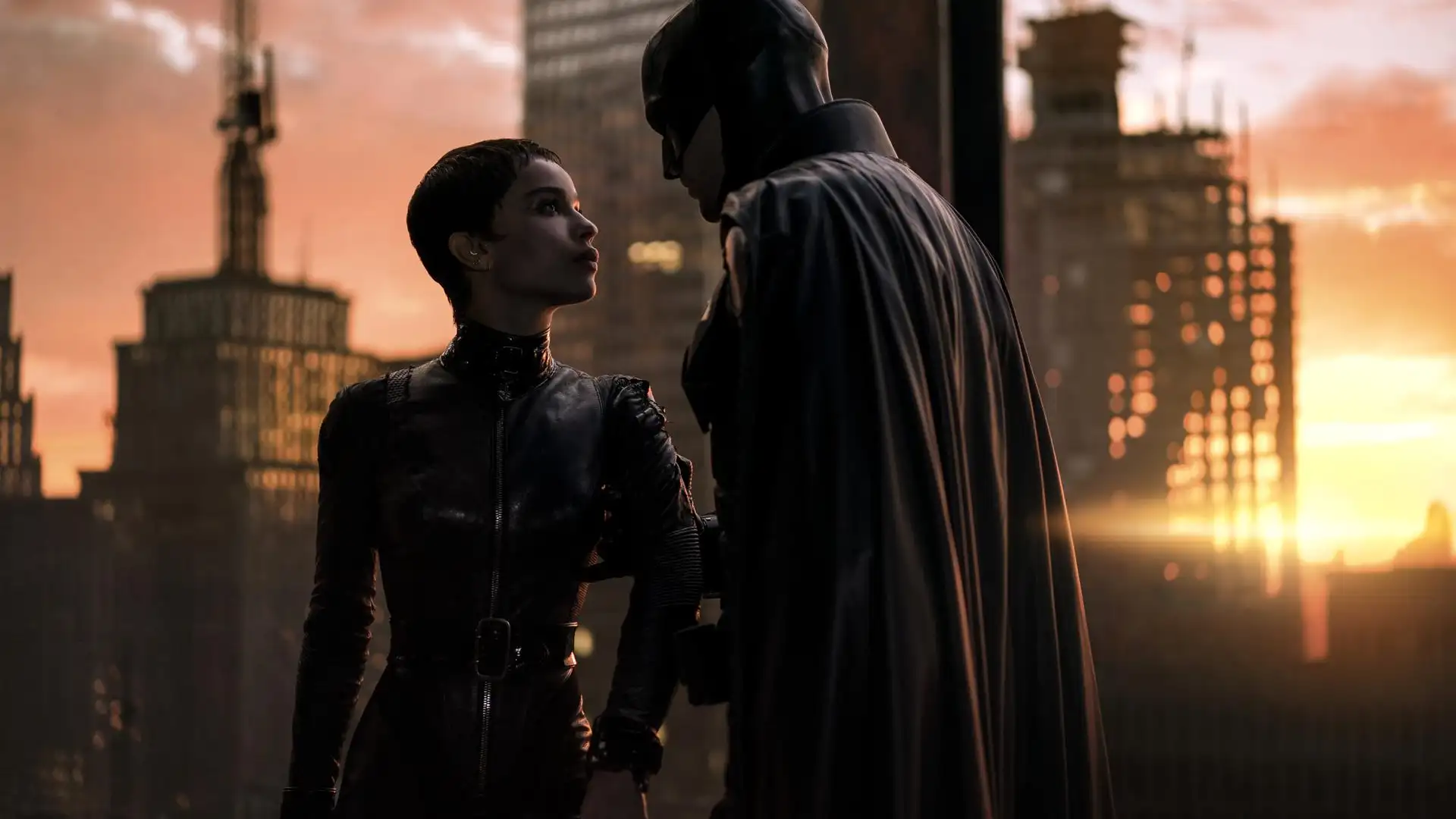 Escena de la pel&iacute;cula "The Batman" con Zoe Kravitz como Catwomen y Robert Pattinson como Batman