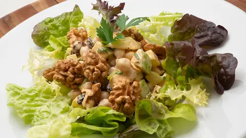 Ensalada "curiosa y distinta" de Arguiñano: garbanzos y nueces Ensalada "curiosa y distinta" de Arguiñano: garbanzos y nueces