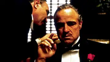 Marlon Brando interpretando al jefe del hampa, Vito Corleone, en la película 'El Padrino'.