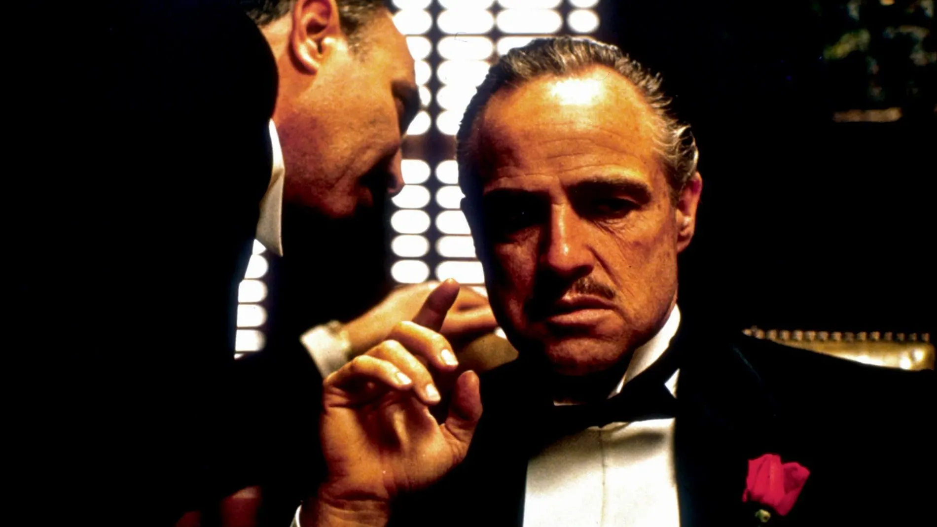Marlon Brando interpretando al jefe del hampa, Vito Corleone, en la película &#39;El Padrino&#39;.