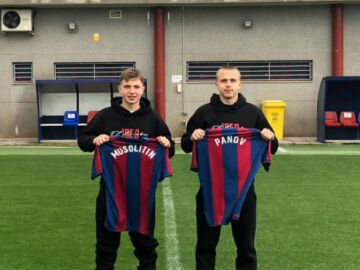 Los futbolistas juveniles ucranianos Mykola Musolitin y Danylo Panov