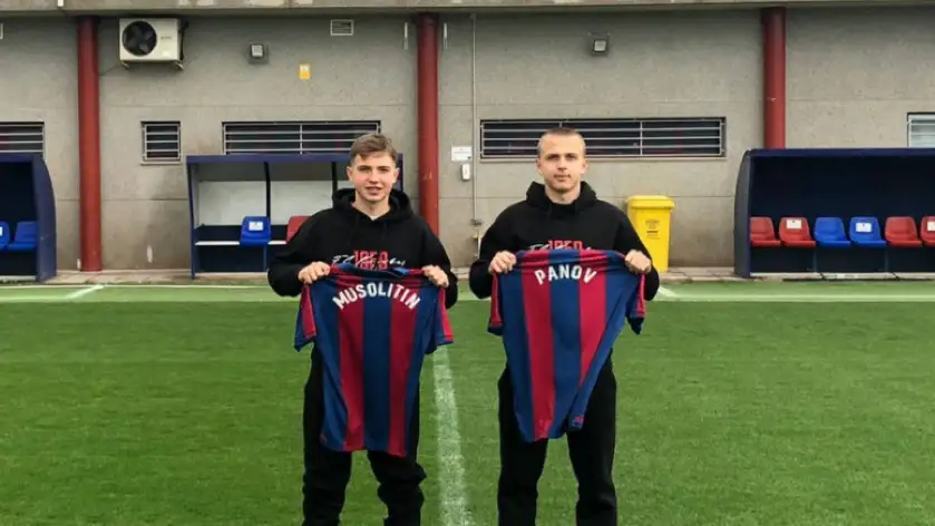 Los futbolistas juveniles ucranianos Mykola Musolitin y Danylo Panov Los futbolistas juveniles ucranianos Mykola Musolitin y Danylo Panov