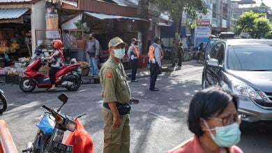 Un hijo adoptivo visita a su padre español y encuentra su esqueleto en Indonesia