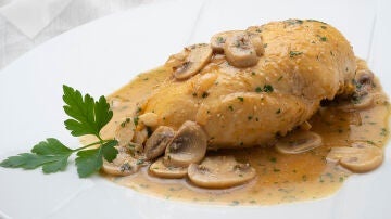 Una receta rápida, fácil y sabrosa de Arguiñano: pollo marsala con salsa de champiñones