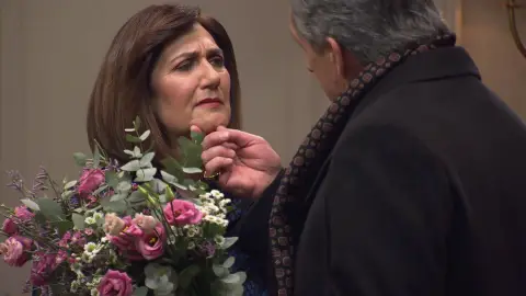 Carmen despeja las dudas de Uriarte: “Lo único que siento por ti es asco” Carmen despeja las dudas de Uriarte: “Lo único que siento por ti es asco”