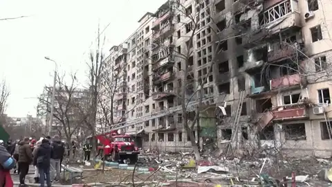 Edificio bombardeado en Kiev Edificio bombardeado en Kiev