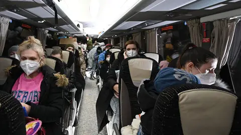 Refugiados ucranianos a su llegada a Turín, Italia Refugiados ucranianos a su llegada a Turín, Italia