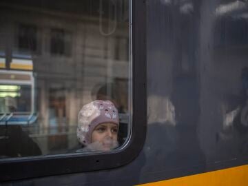 Un niño se convierte en refugiado cada segundo en la guerra de Ucrania, según la ONU