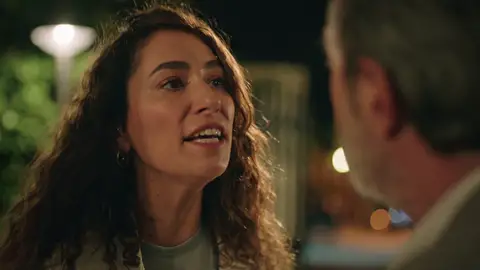 Esra rescata a Rüya de casa de su madre y pone a Vedat en su sitio: "Me das asco" Mejores momentos| Capítulo 70