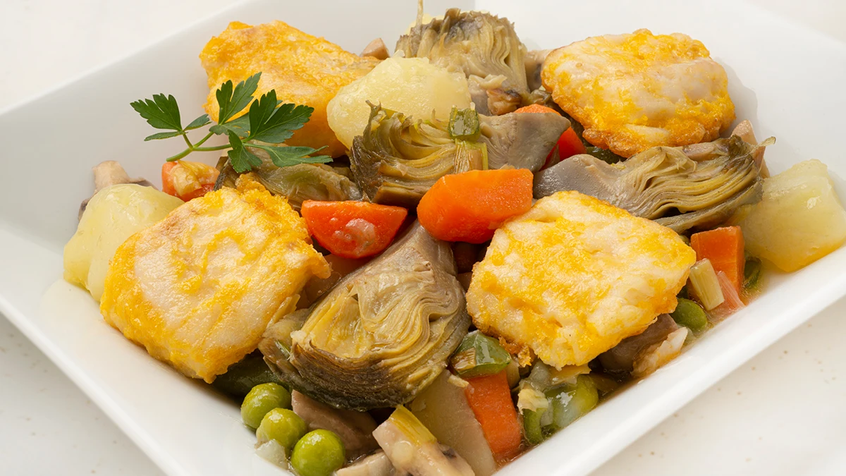Karlos Argui&ntilde;ano: Receta de pescadilla rebozada con menestra de verduras