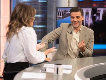 "¿Cobras más al interpretar a más personajes?": Oscar Isaac responde a Nuria Roca "¿Cobras más al interpretar a más personajes?": Oscar Isaac responde a Nuria Roca