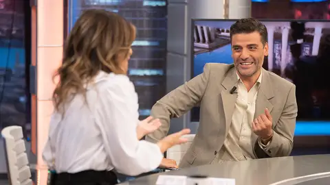 "¿Cobras más al interpretar a más personajes?": Oscar Isaac responde a Nuria Roca 'El Hormiguero 3.0'