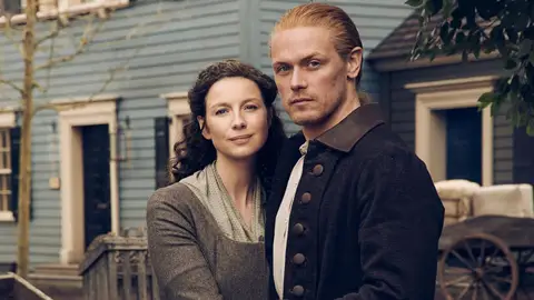 Caitriona Balfe y Sam Heughan en la temporada 6 de 'Outlander' Caitriona Balfe y Sam Heughan en la temporada 6 de 'Outlander'