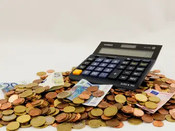 Una calculadora sobre dinero Una calculadora sobre dinero