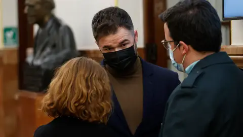 Nueva fricción entre ERC y Junts por las conexiones entre Rusia y una parte del separatismo catalán Nueva fricción entre ERC y Junts por las conexiones entre Rusia y una parte del separatismo catalán