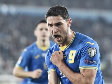 Roman Yaremchuk, con Ucrania
