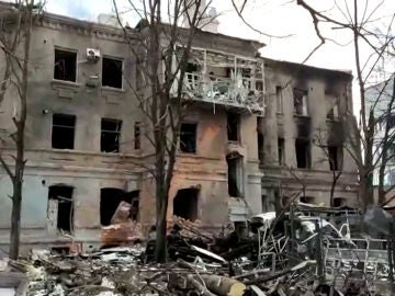 Járkov, una ciudad en ruinas: "Hemos aprendido a diferenciar el tipo de misil por el sonido"