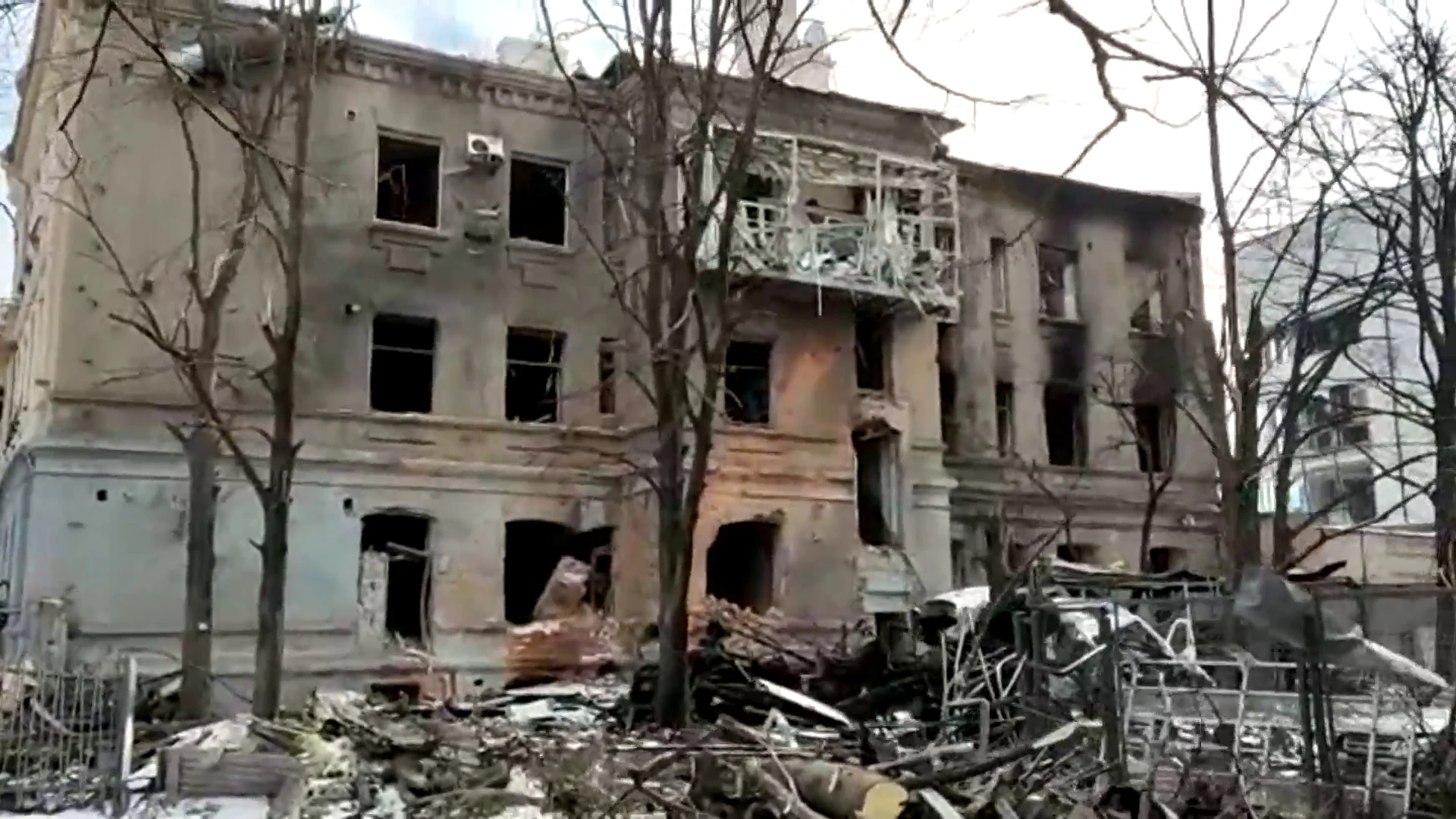 Járkov, una ciudad en ruinas: "Hemos aprendido a diferenciar el tipo de misil por el sonido" Járkov, una ciudad en ruinas: "Hemos aprendido a diferenciar el tipo de misil por el sonido"