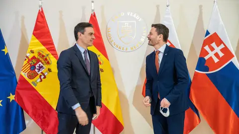 El presidente del Gobierno, Pedro Sánchez, y presidente de Eslovaquia, Eduard Heger El presidente del Gobierno, Pedro Sánchez, y presidente de Eslovaquia, Eduard Heger
