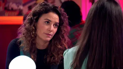 Sonia se sincera con Clara: "No quería ver que mi historia con Carlos tenía mucho que ver con la tuya" Sonia se sincera con Clara: "No quería ver que mi historia con Carlos tenía mucho que ver con la tuya"