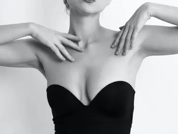 Trucos de estilo para disimular el pecho grande Trucos de estilo para disimular el pecho grande