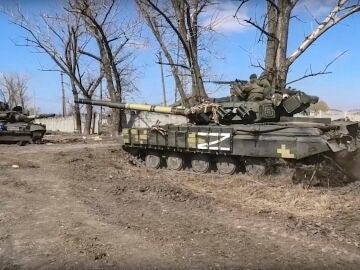 Ucrania acusa a Rusia de bombardear un teatro en Mariúpol 