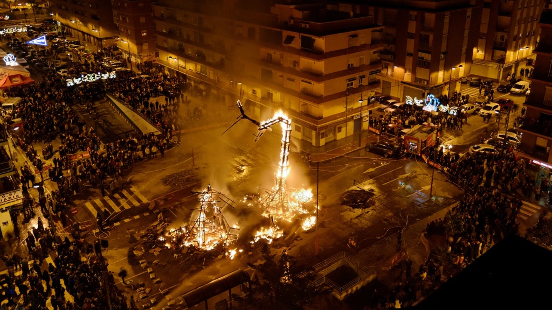 Efemérides de hoy 19 de marzo de 2022: El 19 de marzo se celebra La Nit de la Cremá, acto con el que se clausuran las Fallas de Valencia con la quema de los monumentos.