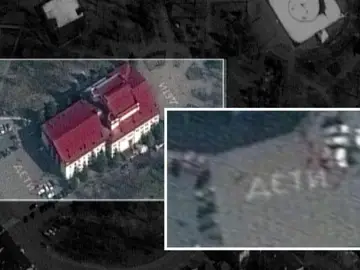 Bombardeo al teatro de refugiados en Mariúpol: La palabra 'niños' se podía leer desde el cielo Bombardeo al teatro de refugiados en Mariúpol: La palabra 'niños' se podía leer desde el cielo