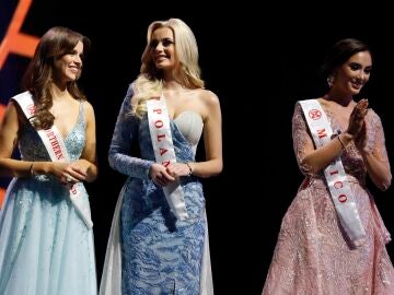 Polonia recibe la corona de Miss Mundo 2021 tras una polémica gala