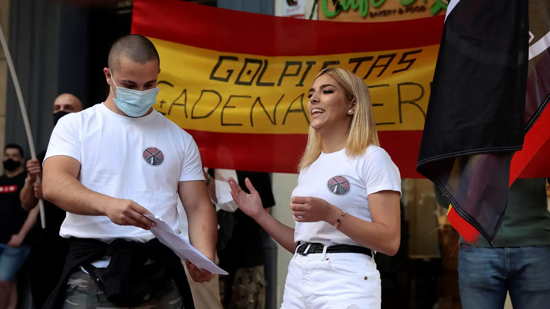 Isabel Medina Peralta, en un acto de la organizaci&oacute;n neonazi Basti&oacute;n Frontal.