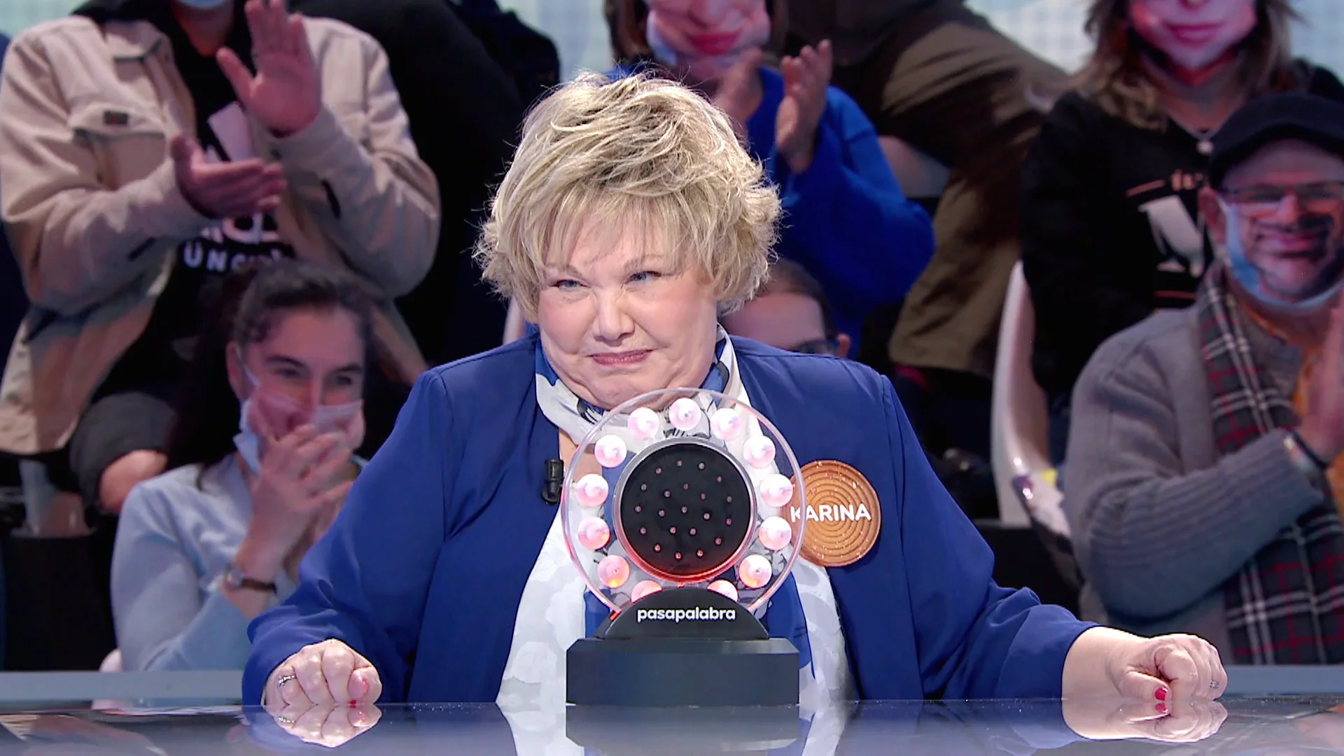 Karina se salta las reglas m&aacute;s b&aacute;sicas de &lsquo;Pasapalabra&rsquo;&hellip; &iexcl;y encima se convierte en coach de &lsquo;La Voz&rsquo;! 