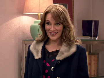 Belinda sorprende a Sonia: “He venido a ver cómo está mi hija tras su nuevo desengaño amoroso” Belinda sorprende a Sonia: “He venido a ver cómo está mi hija tras su nuevo desengaño amoroso”
