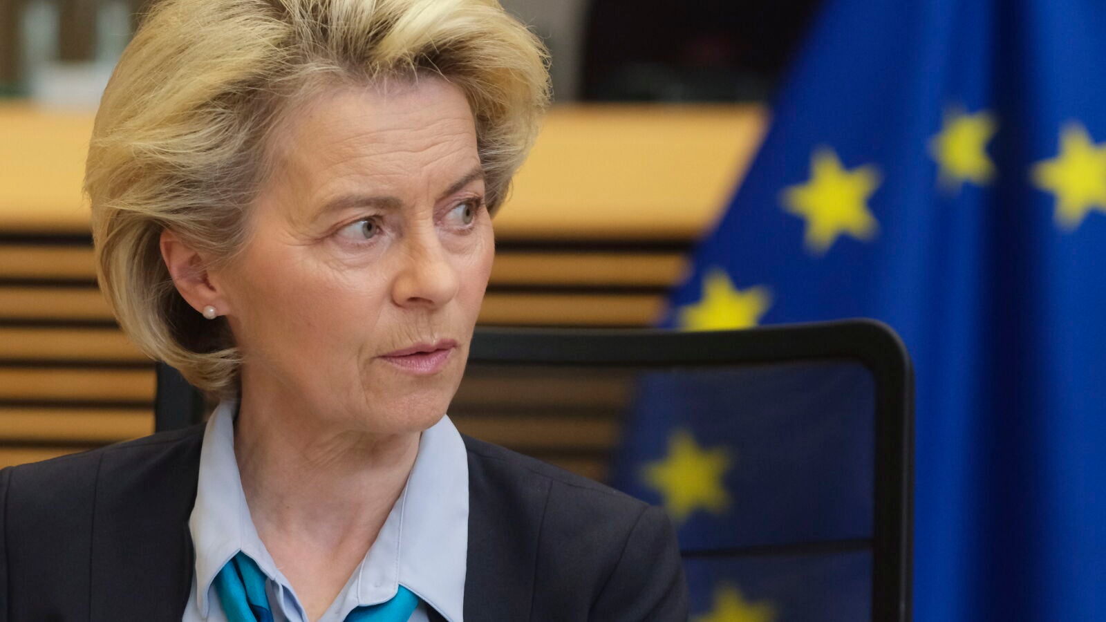 Ursula von der Leyen promete a Ucrania 300 millones de euros en ayudas para la guerra