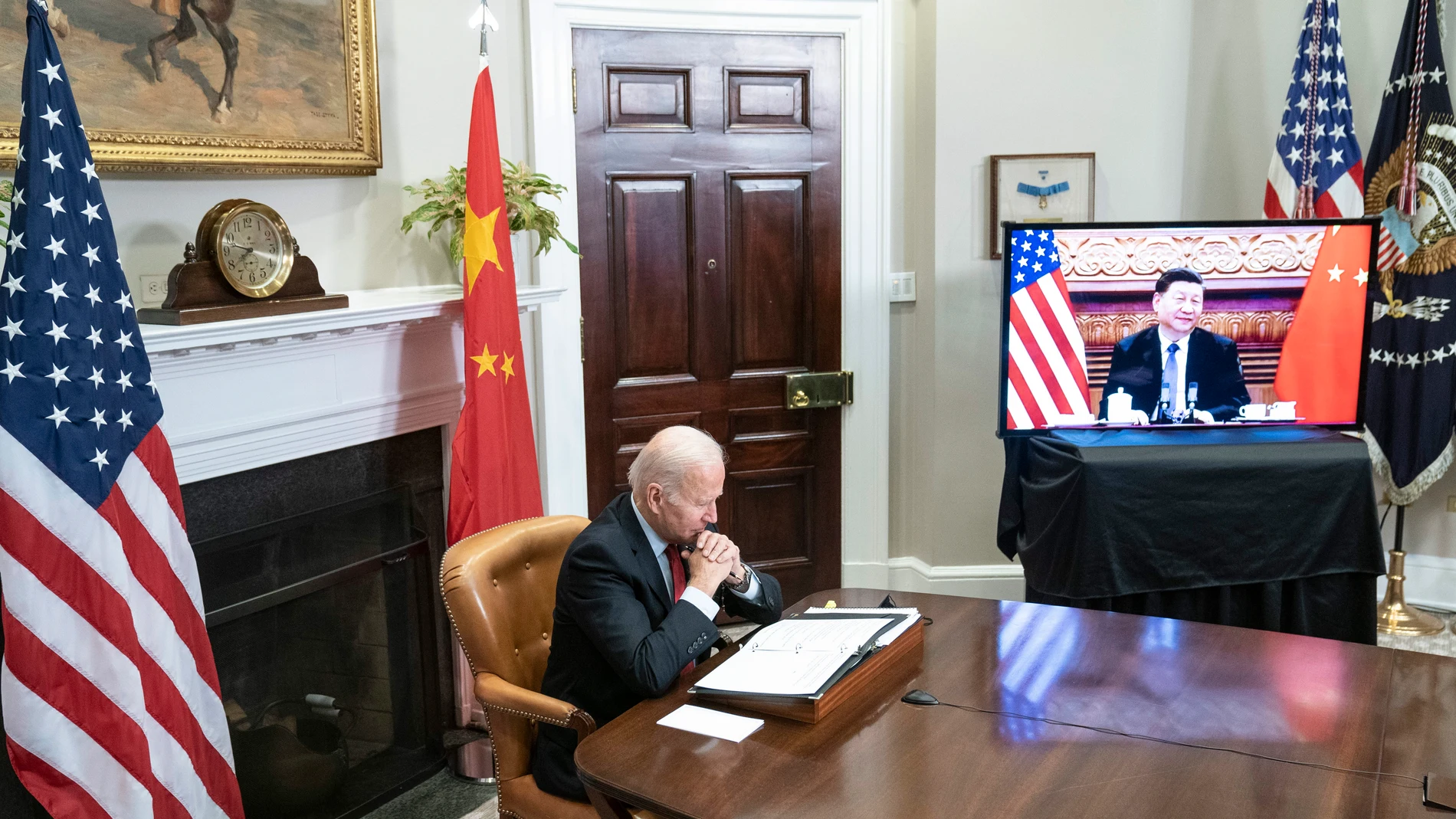 Joe Biden durante una videoconferencia con Xi Jinping