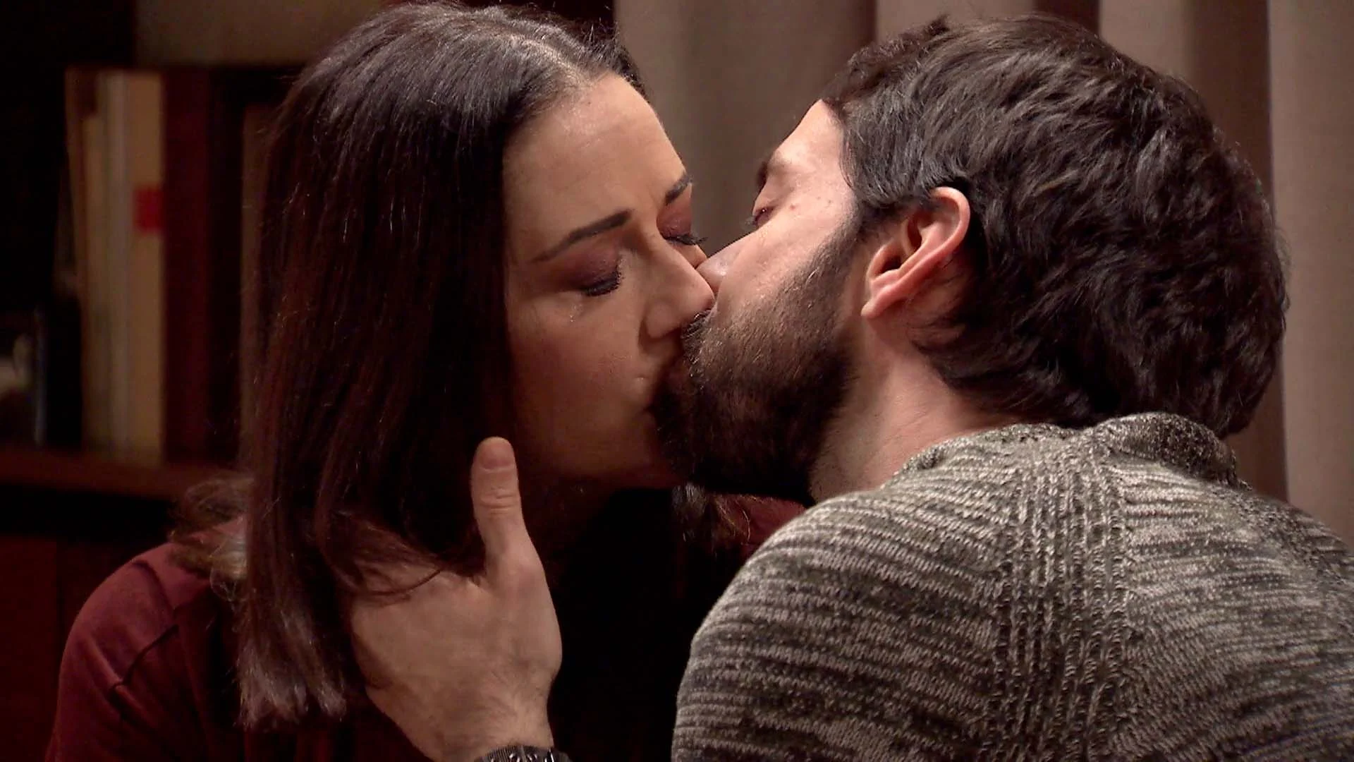  El enfado de Cristina con Salaverría acaba en un tímido beso