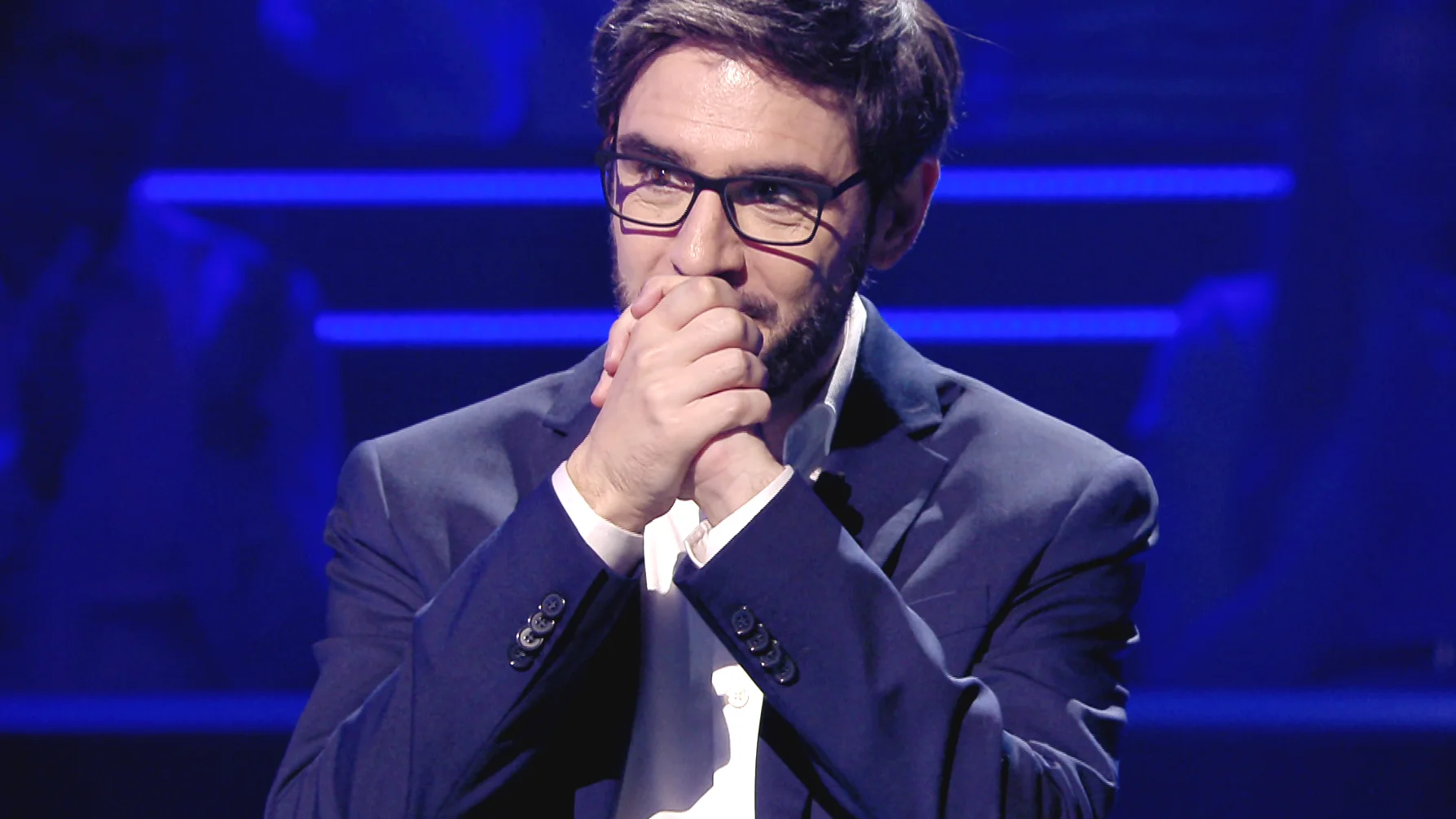 Lo nunca visto: Juanra Bonet ‘concursa’ y prueba su suerte en ‘¿Quién quiere ser millonario’? Diego, el concursante, ha decidido plantarse con 15.000 euros y Juanra ha querido participar por él.