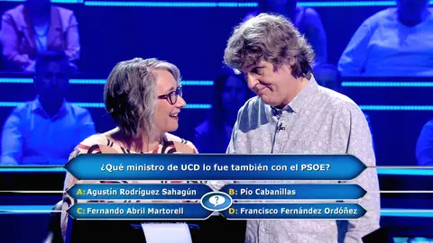 ¡El comodín del amor! Juanra Bonet, admirado por la complicidad entre María José y su marido en ‘¿Quién quiere ser millonario?' La concursante y su marido, Juanma, han protagonizado un romántico momento en la décima pregunta, por 20.000 euros.