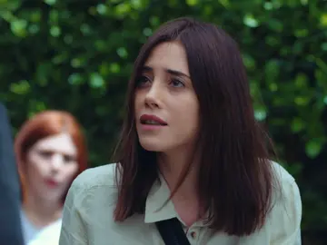 Asya, cansada ante la insistencia de Volkan de volver con ella: "Me da igual si te divorcias o no de Derin" Asya, cansada ante la insistencia de Volkan de volver con ella: "Me da igual si te divorcias o no de Derin"