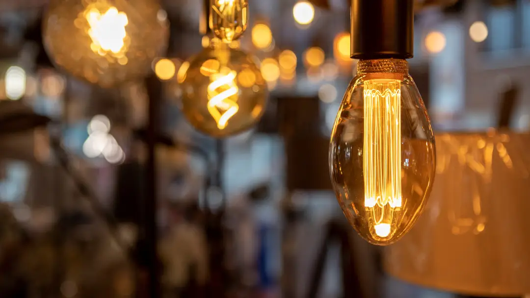 La luz marca su precio más bajo desde que comenzó la guerra La luz marca su precio más bajo desde que comenzó la guerra