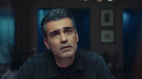 Volkan, con el corazón en la mano, se sincera más que nunca con Asya: "Quería decirte, por última vez, que te amo y que siempre te amaré" Volkan, con el corazón en la mano, se sincera más que nunca con Asya: "Quería decirte, por última vez, que te amo y que siempre te amaré"