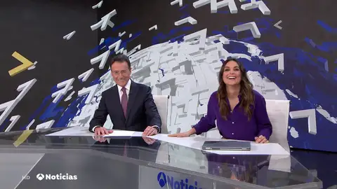 La confesión en directo entre risas de Matías Prats a Mónica Carrillo: "Me estoy marchitando" La confesión en directo entre risas de Matías Prats a Mónica Carrillo: "Me estoy marchitando"