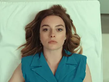 Derin, acompañada de Volkan, acude al hospital para comprobar que "su embarazo" va bien: ¿Derya confesará la verdad? Derin, acompañada de Volkan, acude al hospital para comprobar que "su embarazo" va bien: ¿Derya confesará la verdad?