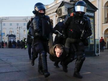 Más de 15.000 personas han sido detenidas en Rusia por protestas contra la guerra en Ucrania