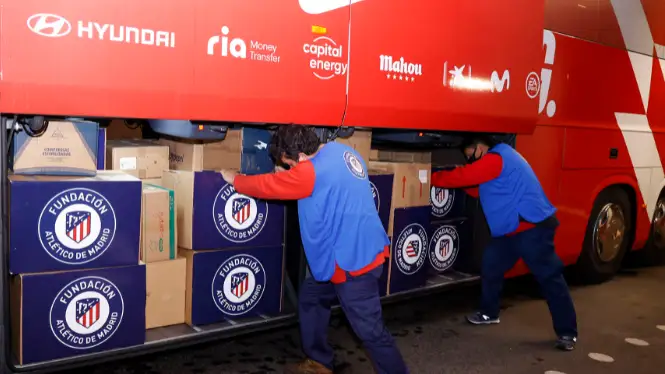 El Atlético de Madrid fleta un autobús con ayuda humanitaria a Ucrania y para traer refugiados El Atlético de Madrid fleta un autobús con ayuda humanitaria a Ucrania y para traer refugiados